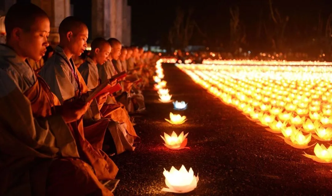 CELEBRACIÓN DE VESAK: LUNA LLENA DE BUDA